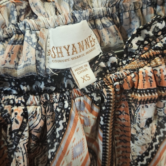 Worn once multi colored blouse - Picture 3 of 5